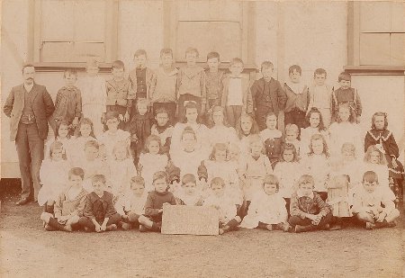 Kurrawang School 1907-1.jpg (148399 bytes)