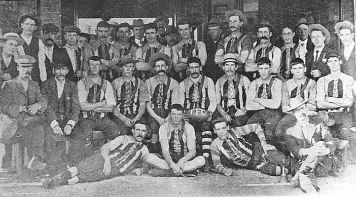 Trafalgar Football Team 1904-1.jpg (83833 bytes)